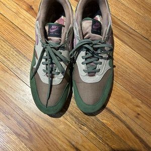 Nike Air Max Sneakers in Green and Brown